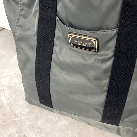 EUC MK Michael Kors neverfull tote metallic grey - Picture 2 of 7